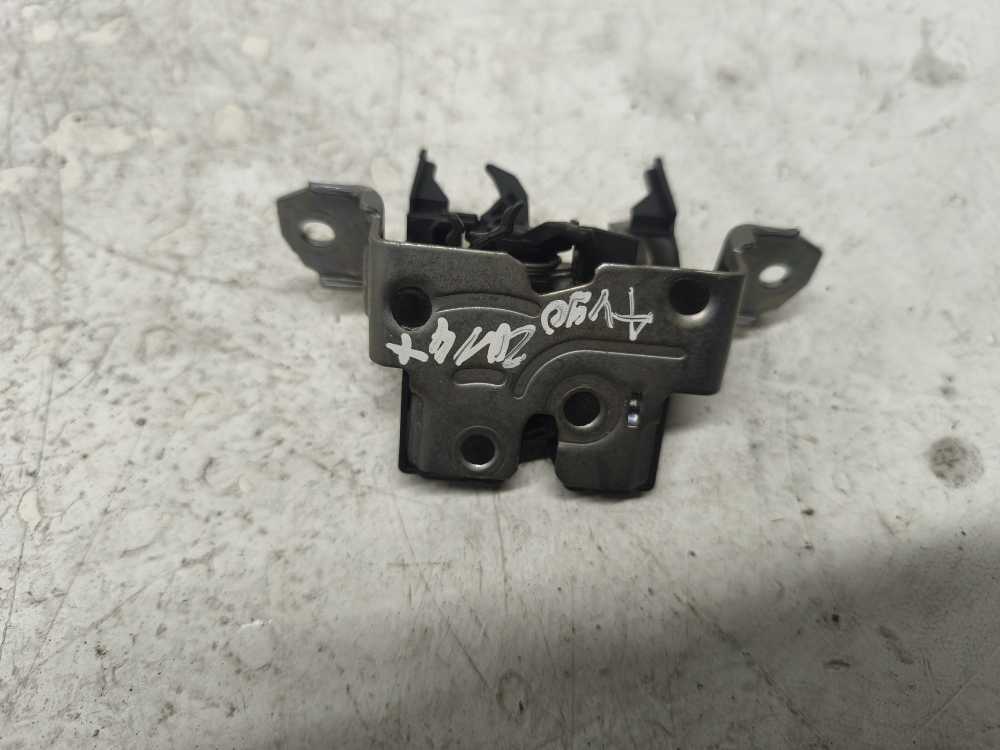 GACHE DE HAYON TOYOTA - Vue 1